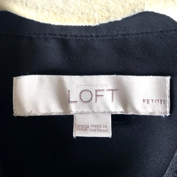 LOFT: Sleeveless Blouse with white trim - Picture 3 of 3